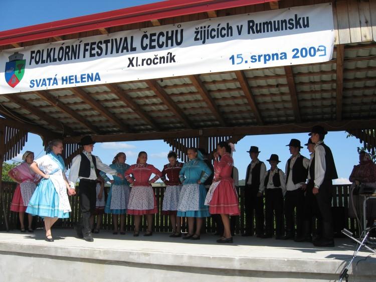 festival09-08.jpg - Slovenský folklorní soubor Cerovina z Čerpotoku v Bihoru