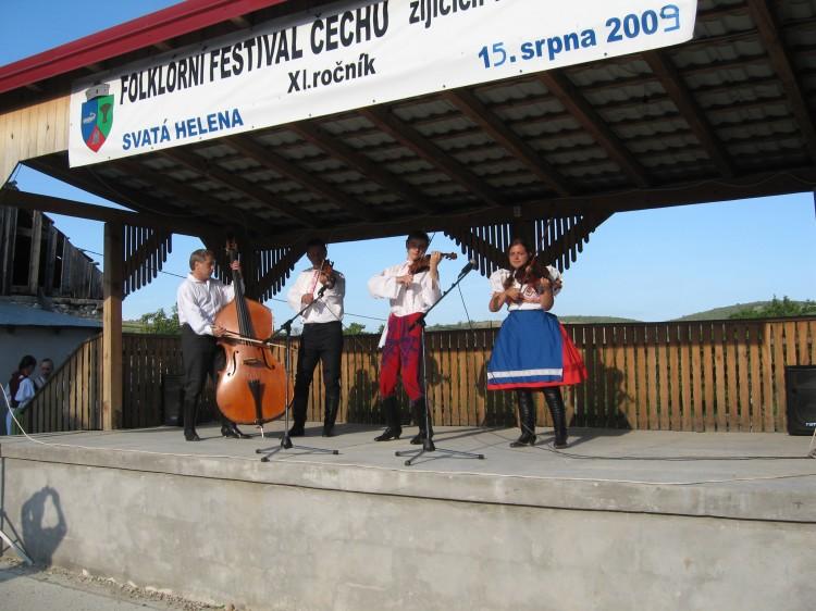 festival09-13.jpg - Gajdošská muzika z Jižní Morvy se skvělou zpěvačkou