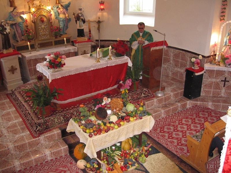 05D.jpg - Pan farář Rebegilă při dni Díkůvzdání na podzim 2007