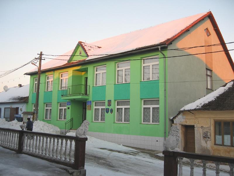 03S.jpg - Stavbu nové školy zaplatila Česká republika, Rumunsko dodalo vnitřní vybavení
